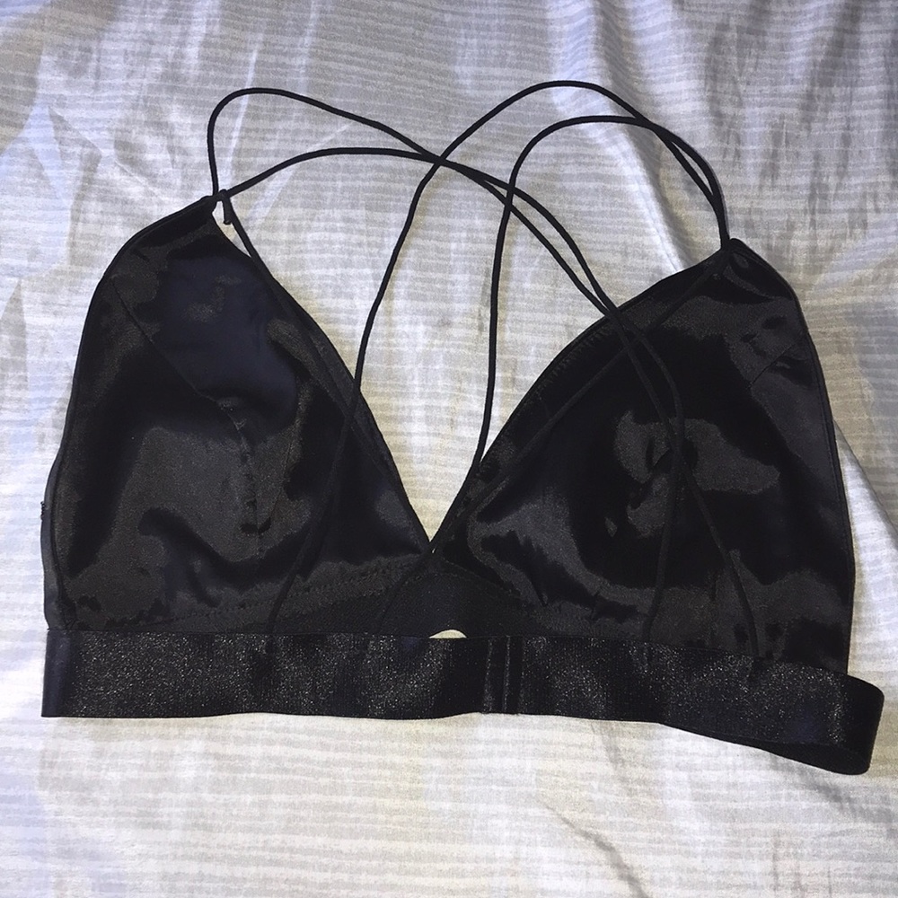 Strappy rose bralette - Picture 2 of 2